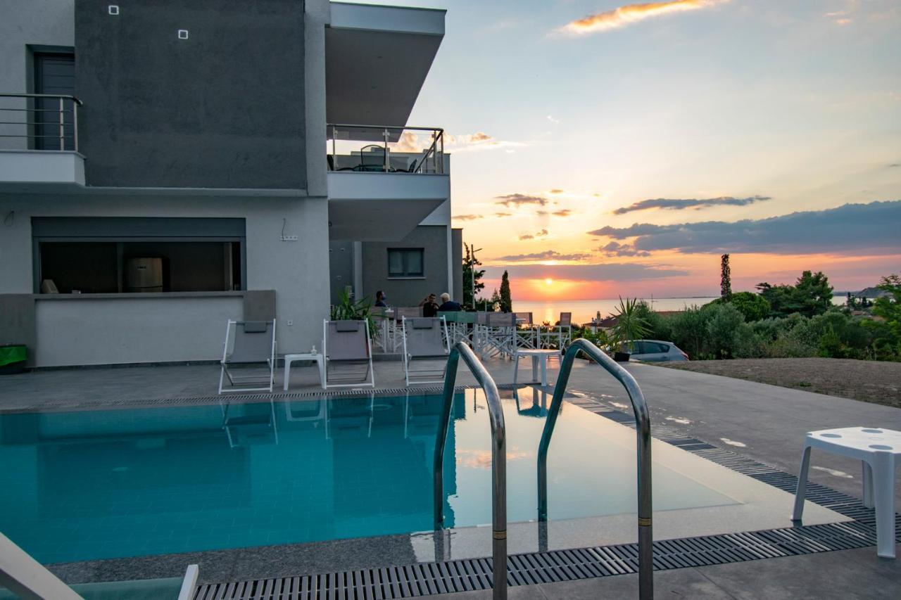 Heraclea Luxury Suites เนอาอิรากลีอา ภายนอก รูปภาพ